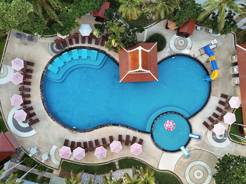Heeton Concept Hotel Pattaya by Compass Hospitality — Swimming pool in Pattaya, Chonburi