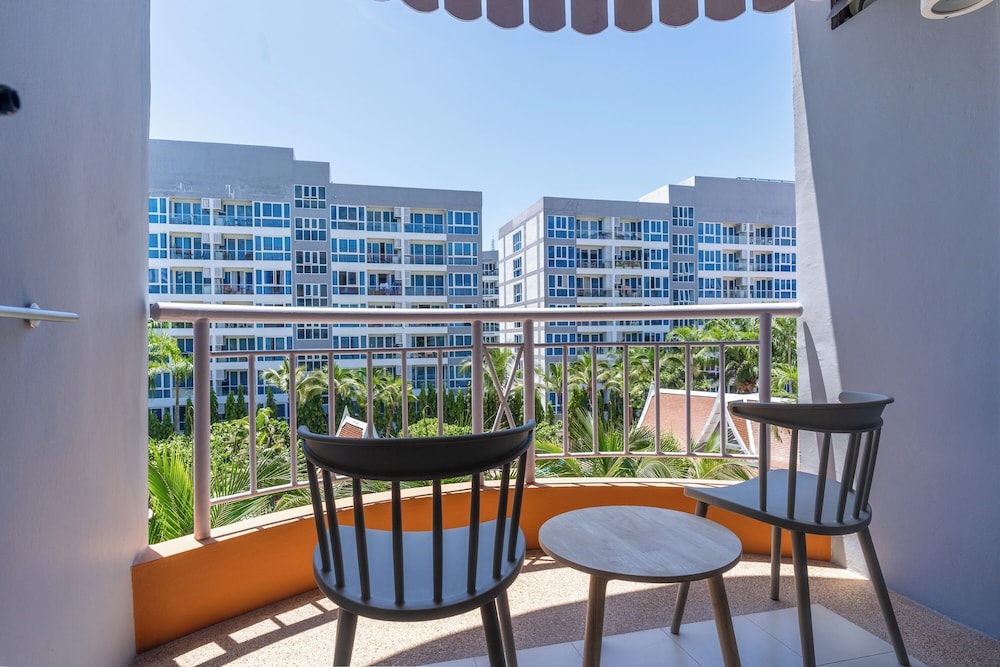 Heeton Concept Hotel Pattaya by Compass Hospitality — Hotel building in Pattaya, Chonburi