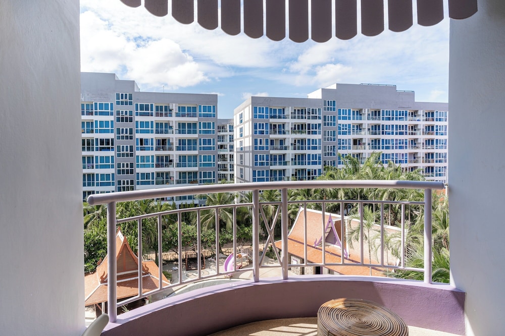 Heeton Concept Hotel Pattaya by Compass Hospitality — Hotel building in Pattaya, Chonburi