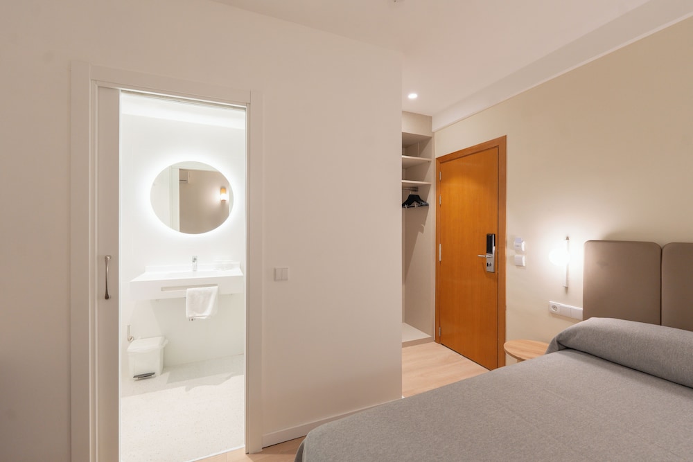 Hotel RH Sol By Hoteles RH — Hotel rooms in Benidorm, Valencian Community