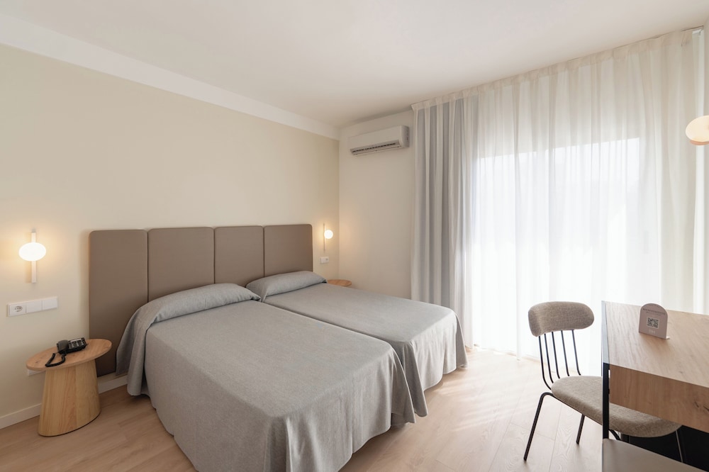 Hotel RH Sol By Hoteles RH — Hotel rooms in Benidorm, Valencian Community