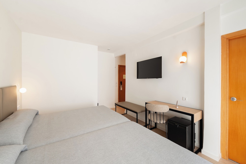 Hotel RH Sol By Hoteles RH — Hotel rooms in Benidorm, Valencian Community