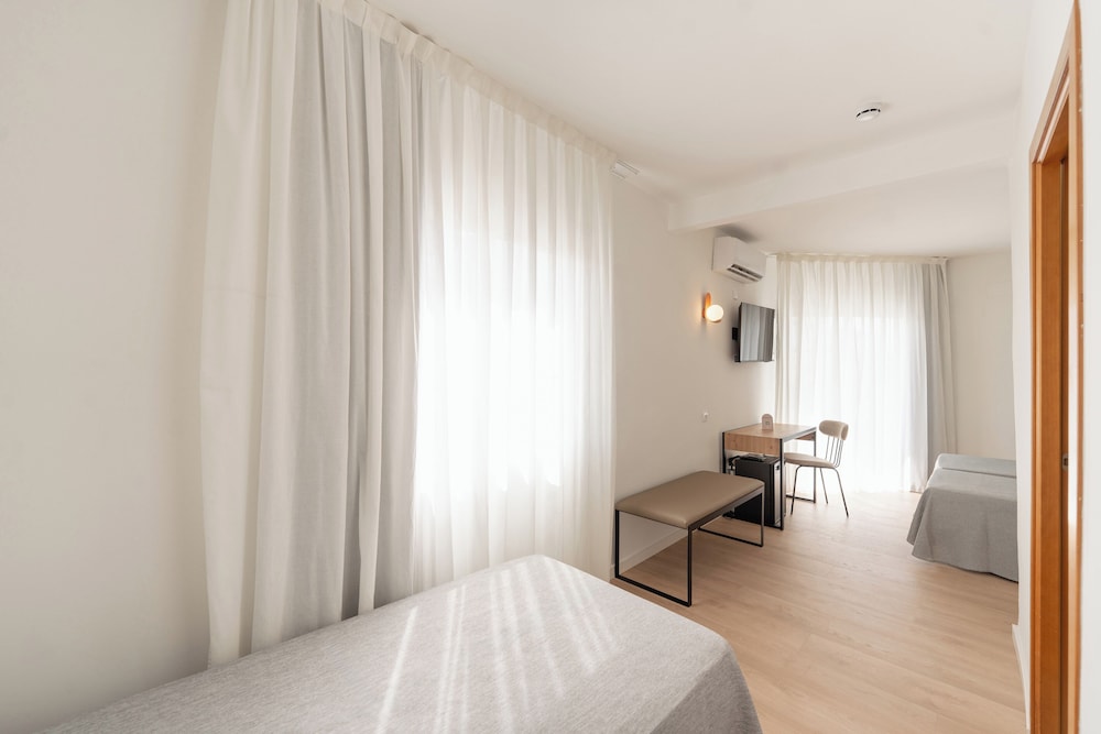Hotel RH Sol By Hoteles RH — Hotel rooms in Benidorm, Valencian Community