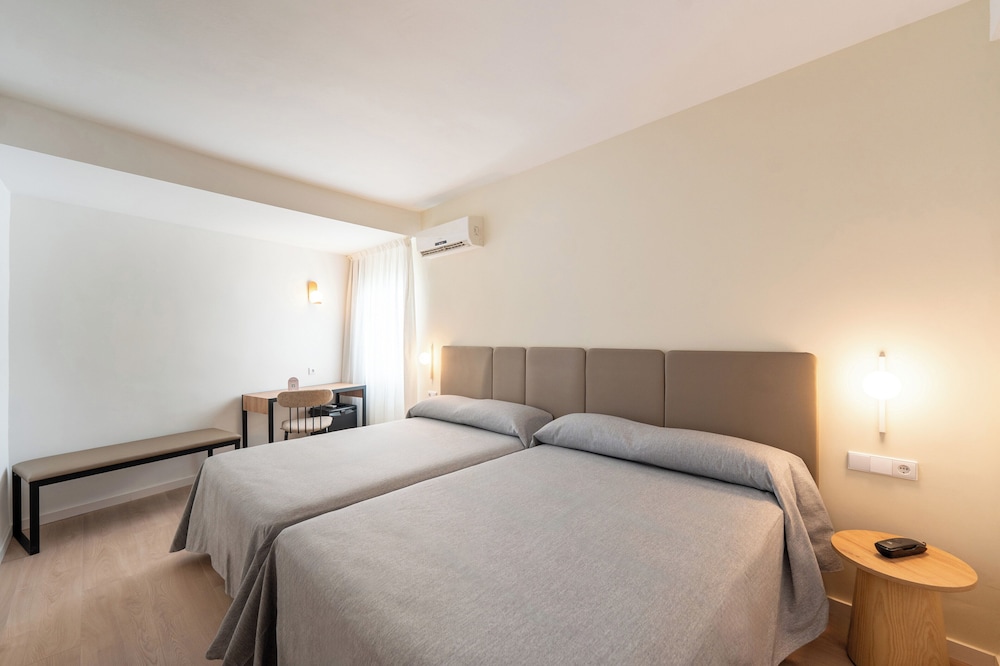 Hotel RH Sol By Hoteles RH — Hotel rooms in Benidorm, Valencian Community