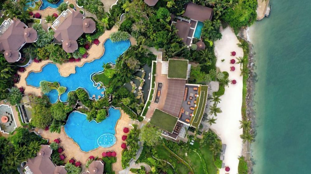 InterContinental Pattaya Resort by IHG — Swimming pool in Pattaya, Chonburi