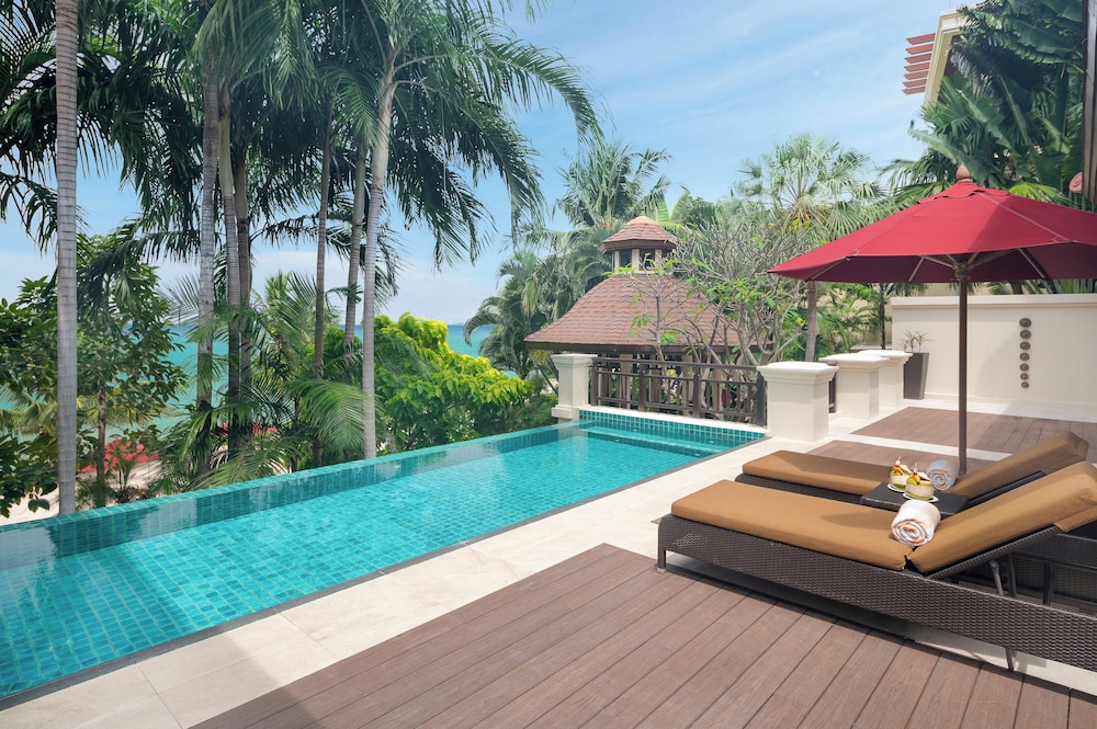 InterContinental Pattaya Resort by IHG — Swimming pool in Pattaya, Chonburi