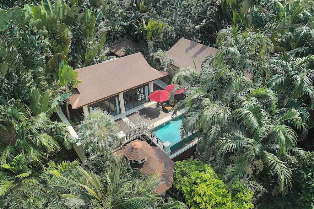 InterContinental Pattaya Resort by IHG — Swimming pool in Pattaya, Chonburi