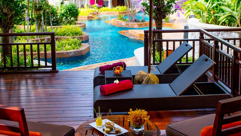 InterContinental Pattaya Resort by IHG — Swimming pool in Pattaya, Chonburi