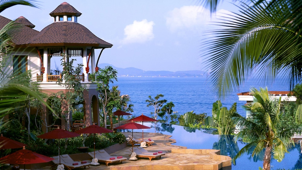 InterContinental Pattaya Resort by IHG — Swimming pool in Pattaya, Chonburi
