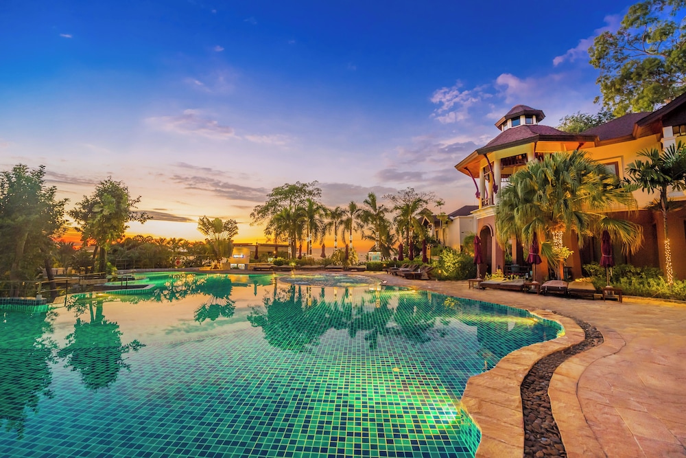 InterContinental Pattaya Resort by IHG — Swimming pool in Pattaya, Chonburi