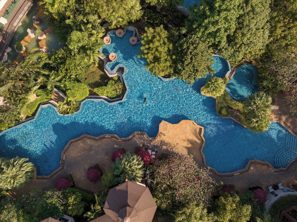 InterContinental Pattaya Resort by IHG — Swimming pool in Pattaya, Chonburi