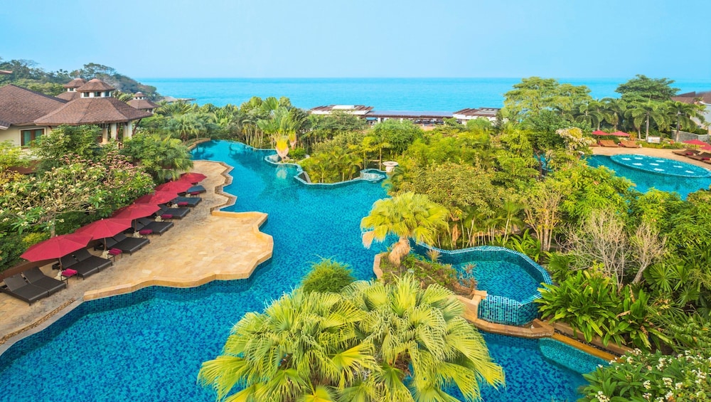InterContinental Pattaya Resort by IHG — Swimming pool in Pattaya, Chonburi