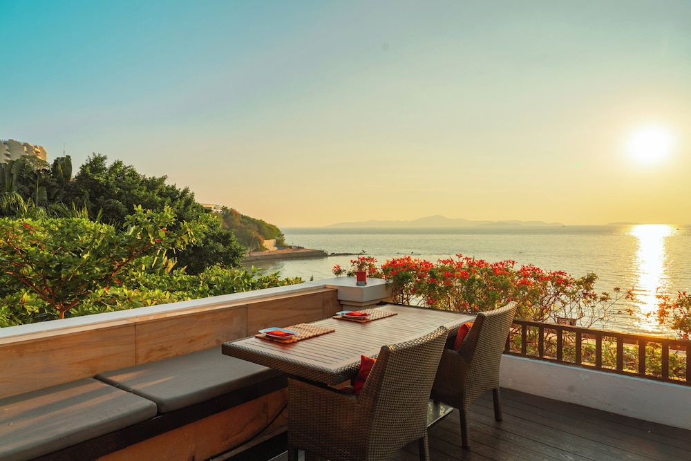 InterContinental Pattaya Resort by IHG — Restaurant & bars in Pattaya, Chonburi
