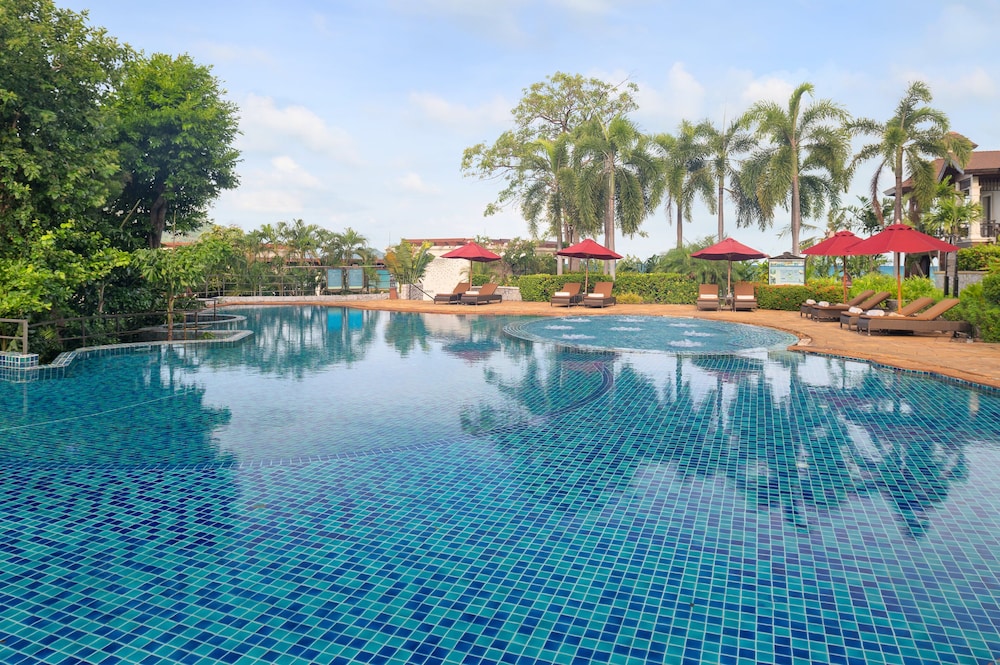 InterContinental Pattaya Resort by IHG — Swimming pool in Pattaya, Chonburi