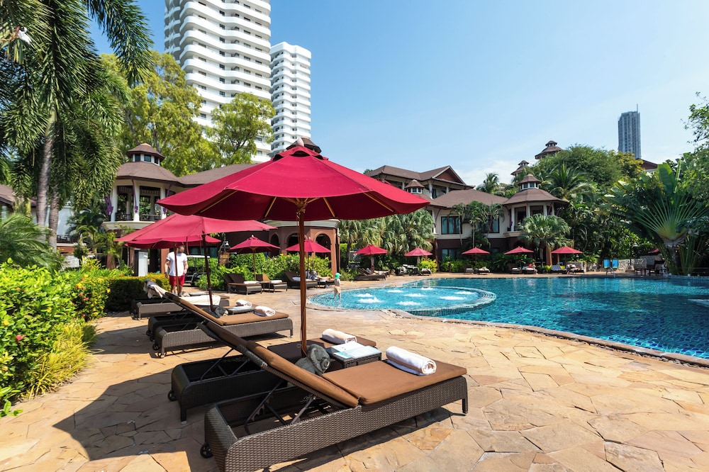 InterContinental Pattaya Resort by IHG — Swimming pool in Pattaya, Chonburi