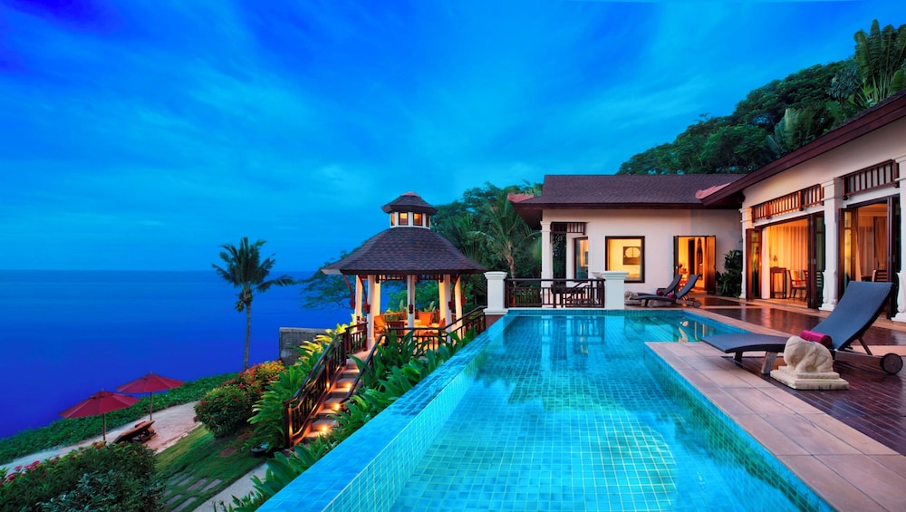 InterContinental Pattaya Resort by IHG — Swimming pool in Pattaya, Chonburi