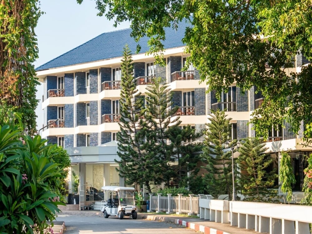 SIAM BAYSHORE RESORT PATTAYA — Hotel building in Pattaya, Chonburi