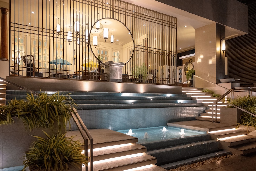 The Bayview Hotel Pattaya — Hotel building in Pattaya, Chonburi