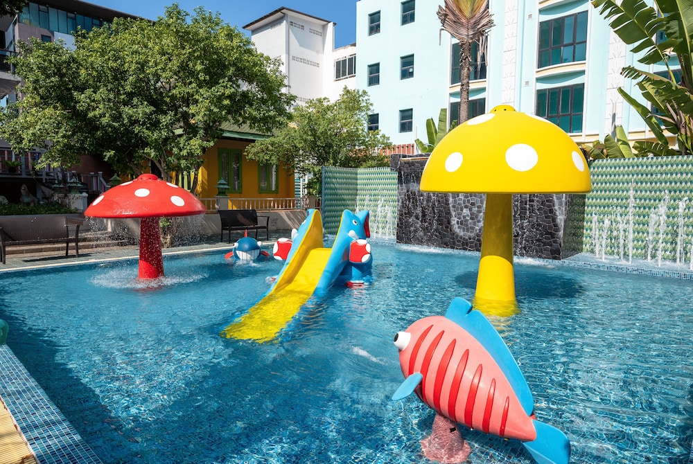 The Bayview Hotel Pattaya — Swimming pool in Pattaya, Chonburi