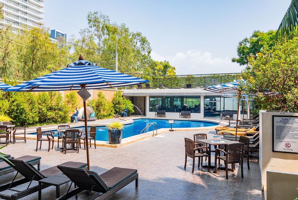 The Bayview Hotel Pattaya — Swimming pool in Pattaya, Chonburi