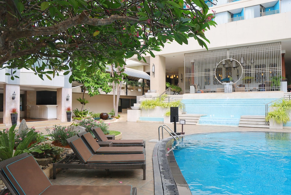 The Bayview Hotel Pattaya — Swimming pool in Pattaya, Chonburi