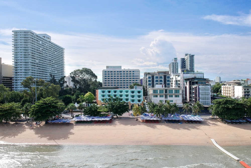 The Bayview Hotel Pattaya — Beach in Pattaya, Chonburi