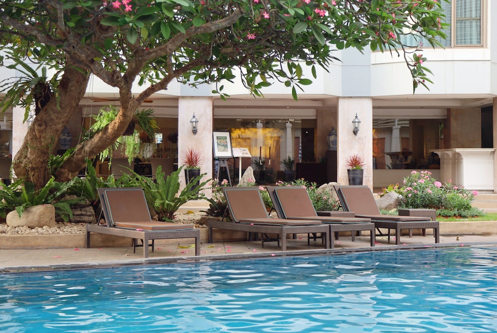 The Bayview Hotel Pattaya — Swimming pool in Pattaya, Chonburi