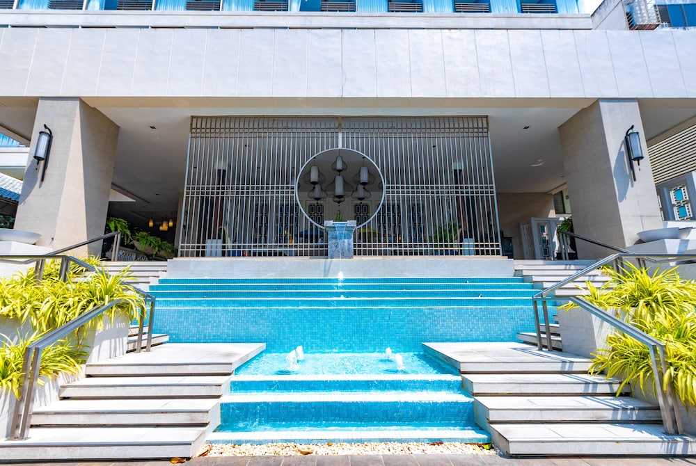 The Bayview Hotel Pattaya — Hotel building in Pattaya, Chonburi