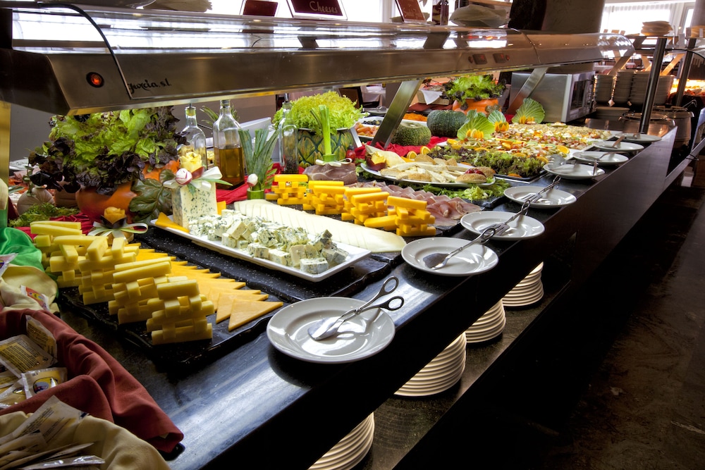 Sandos Monaco Hotel - Adults Only — Restaurant & bars in Benidorm, Valencian Community