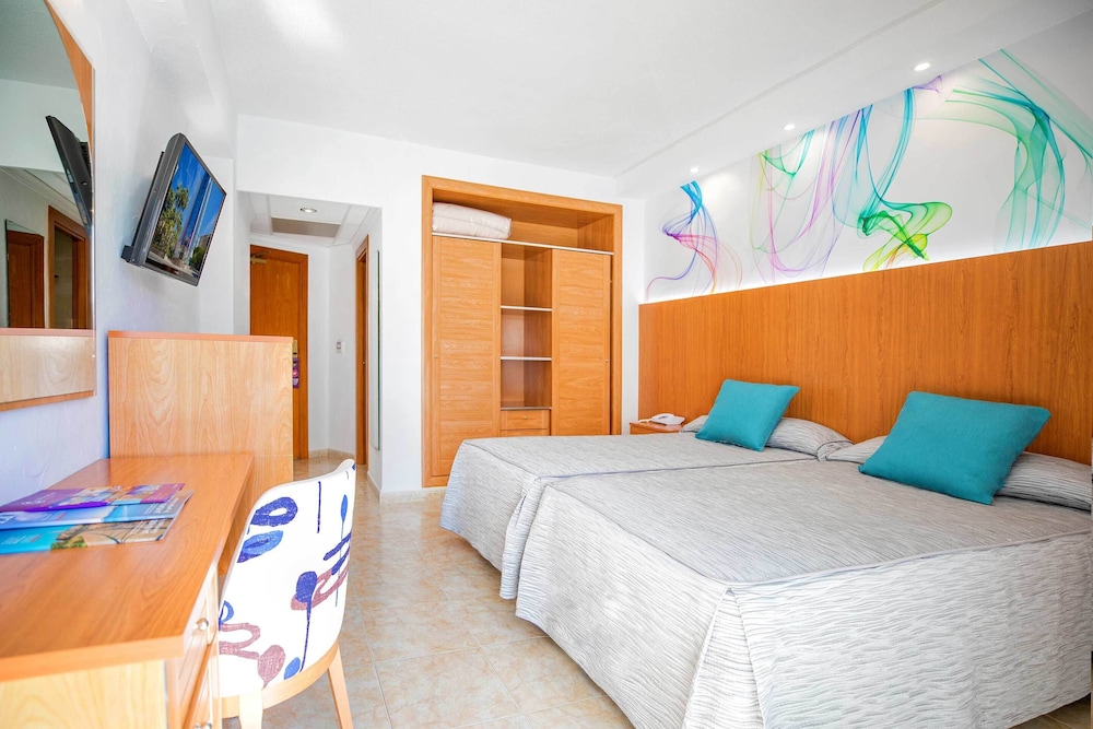 Hotel Servigroup Castilla — Hotel rooms in Benidorm, Valencian Community