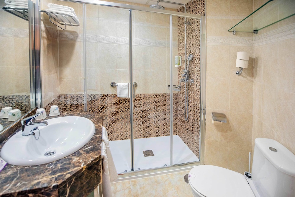 Hotel Servigroup Castilla — Hotel rooms in Benidorm, Valencian Community