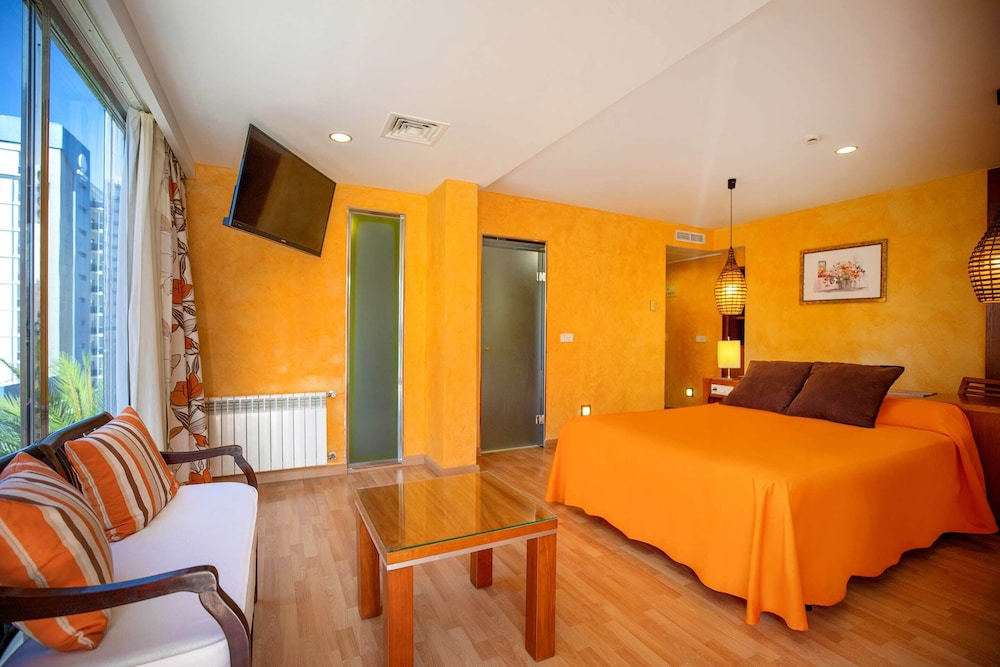 Hotel Servigroup Diplomatic — Hotel rooms in Benidorm, Valencian Community