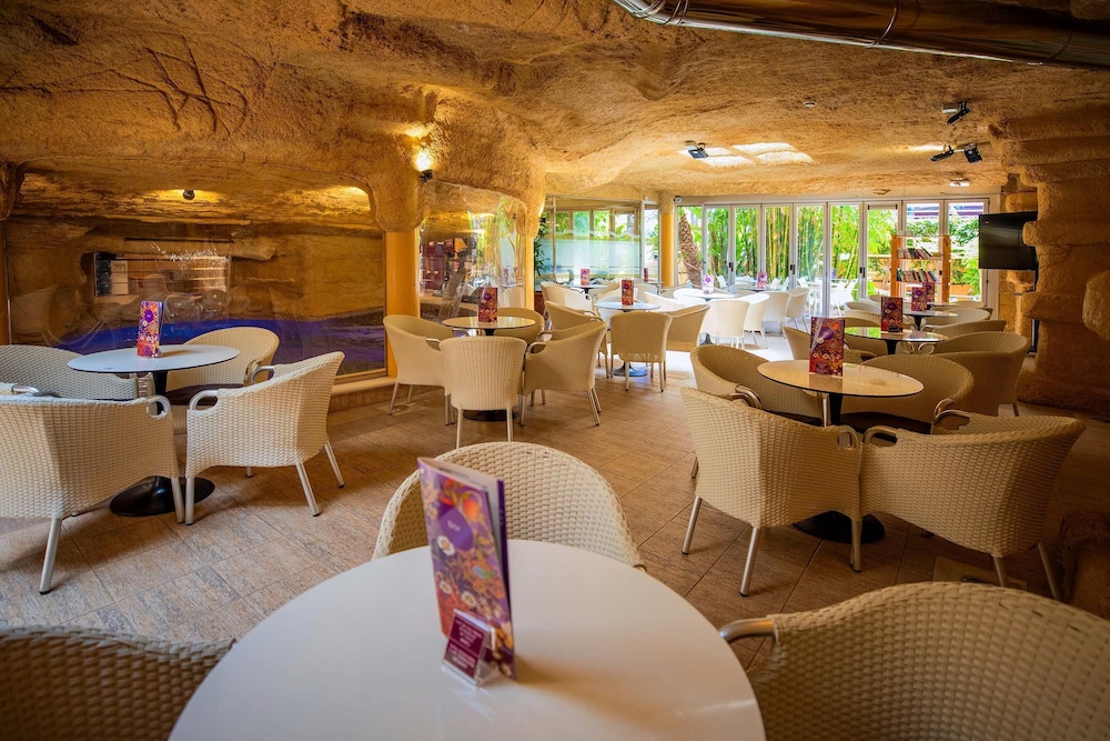 Hotel Servigroup Diplomatic — Restaurant & bars in Benidorm, Valencian Community