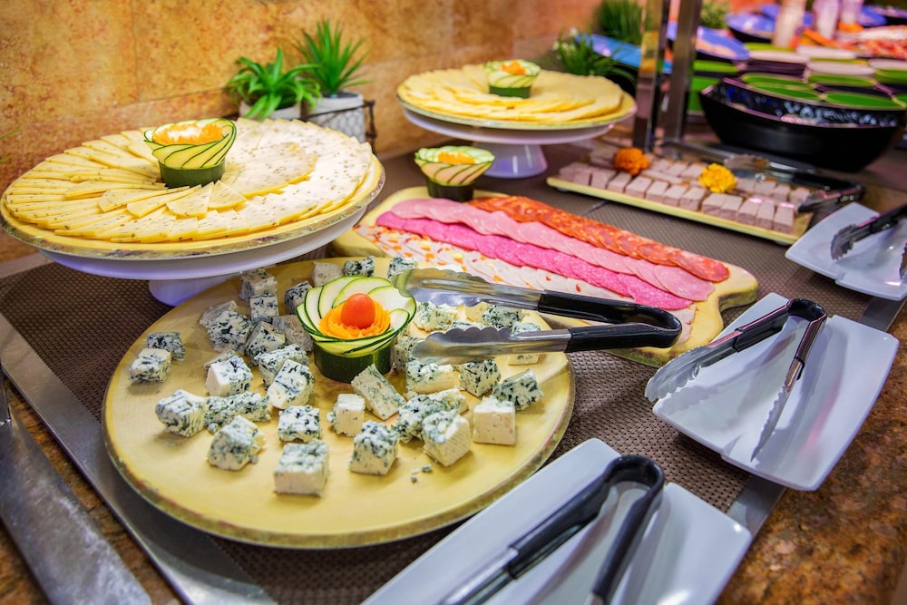 Hotel Servigroup Diplomatic — Restaurant & bars in Benidorm, Valencian Community