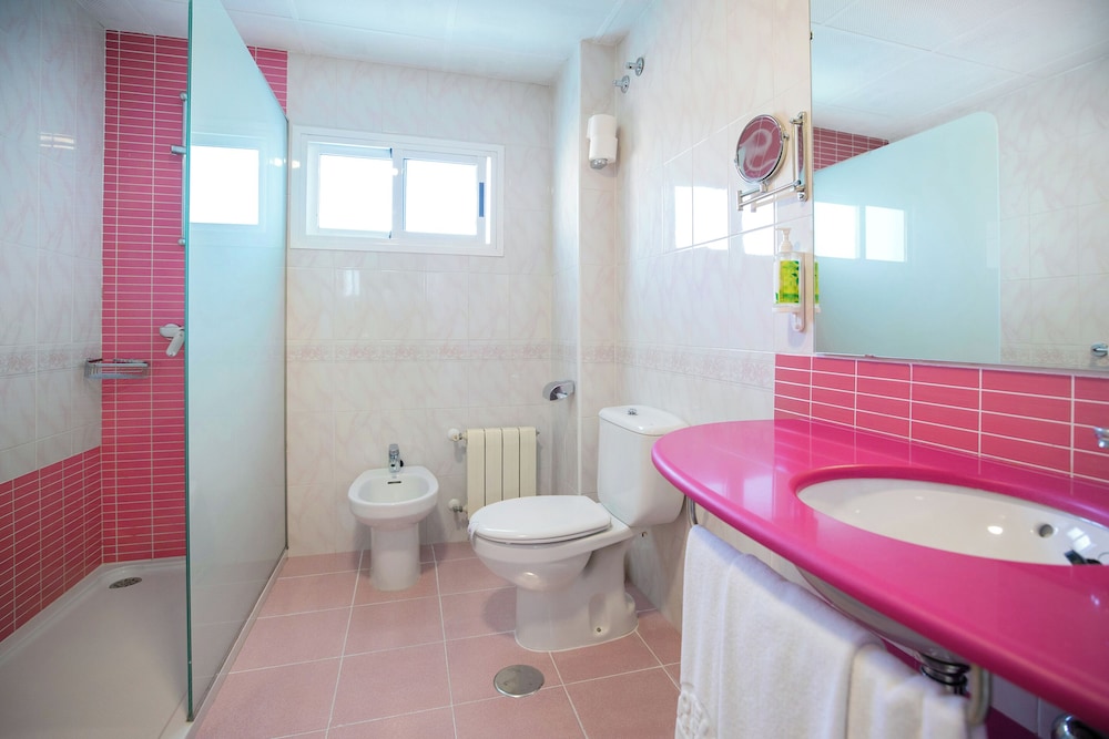Hotel Servigroup Nereo — Hotel rooms in Benidorm, Valencian Community