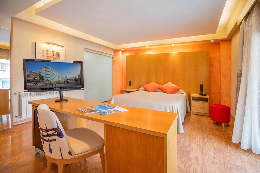 Hotel Servigroup Nereo — Hotel rooms in Benidorm, Valencian Community