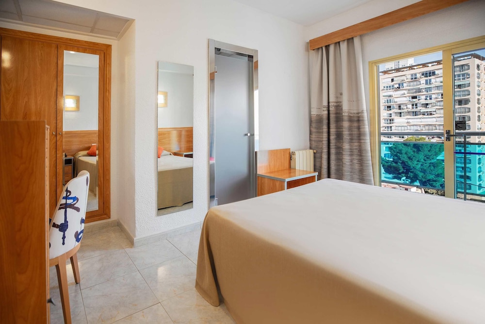 Hotel Servigroup Nereo — Hotel rooms in Benidorm, Valencian Community