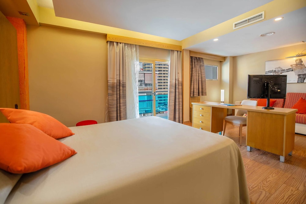 Hotel Servigroup Nereo — Hotel rooms in Benidorm, Valencian Community