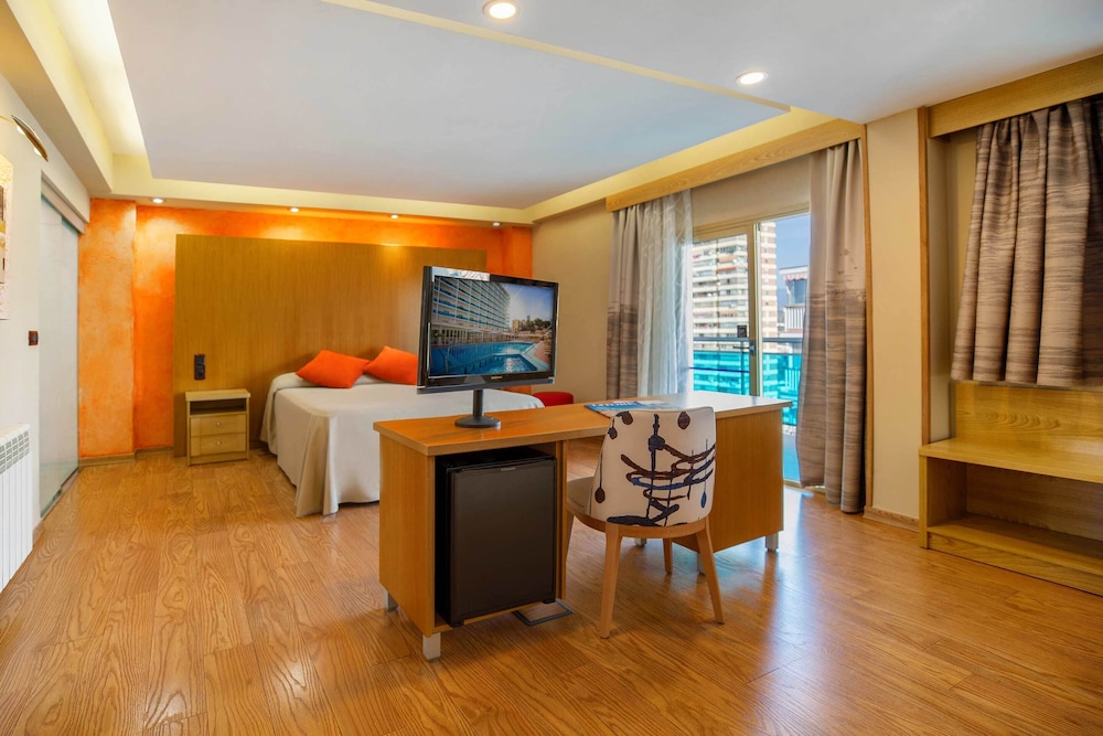 Hotel Servigroup Nereo — Hotel rooms in Benidorm, Valencian Community