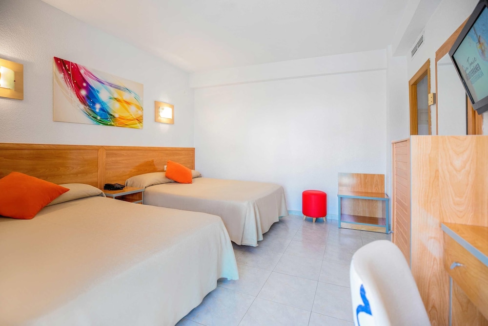 Hotel Servigroup Nereo — Hotel rooms in Benidorm, Valencian Community