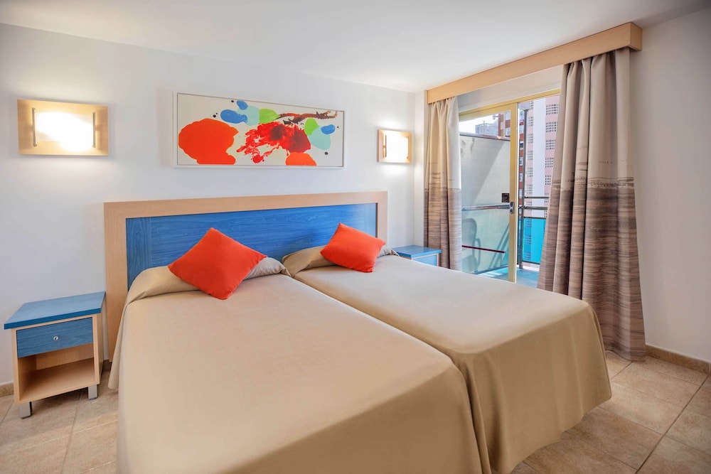Hotel Servigroup Nereo — Hotel rooms in Benidorm, Valencian Community