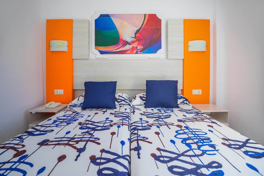 Hotel Servigroup Orange — Hotel rooms in Benidorm, Valencian Community