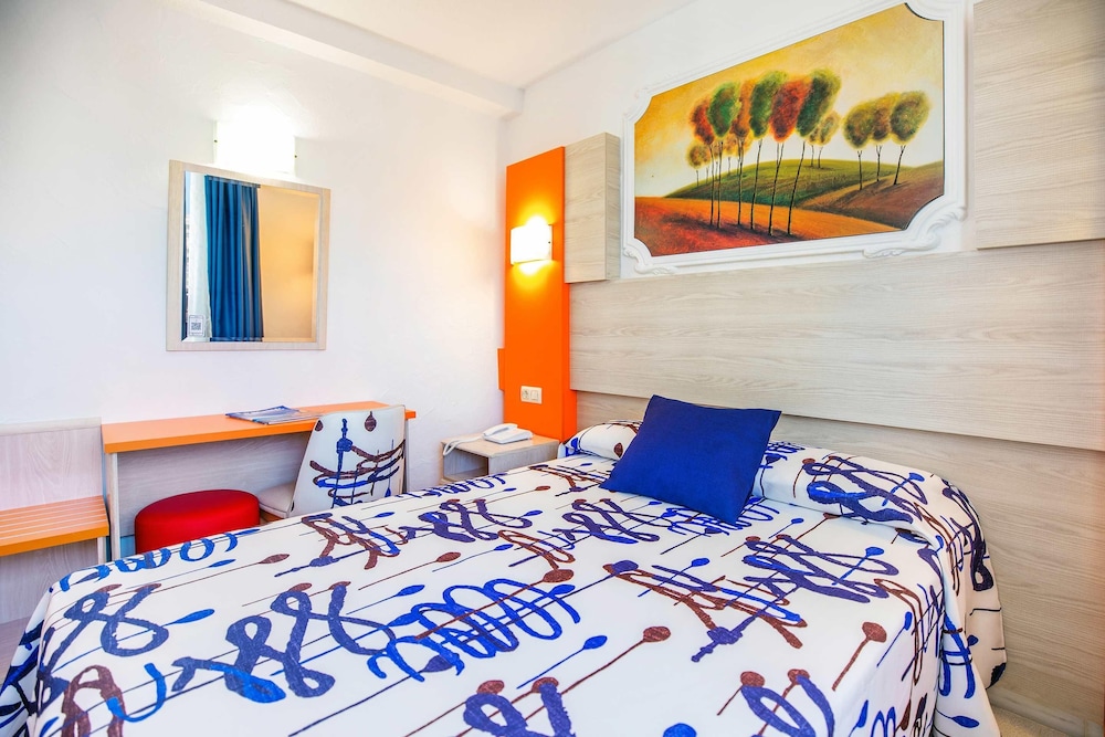 Hotel Servigroup Orange — Hotel rooms in Benidorm, Valencian Community