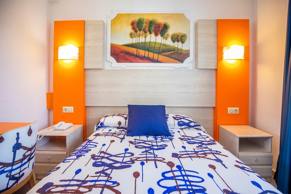 Hotel Servigroup Orange — Hotel rooms in Benidorm, Valencian Community