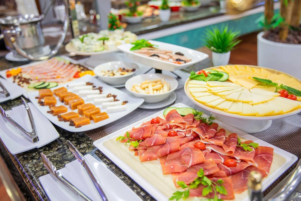 Hotel Servigroup Rialto — Restaurant & bars in Benidorm, Valencian Community