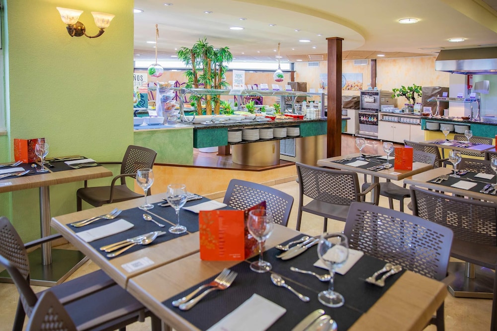 Hotel Servigroup Rialto — Restaurant & bars in Benidorm, Valencian Community