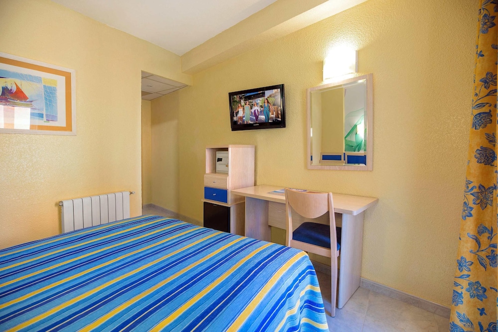 Hotel Servigroup Rialto — Hotel rooms in Benidorm, Valencian Community