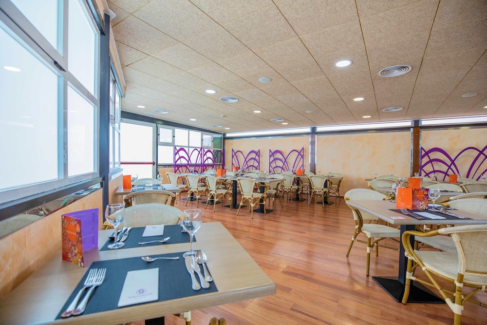 Hotel Servigroup Rialto — Restaurant & bars in Benidorm, Valencian Community