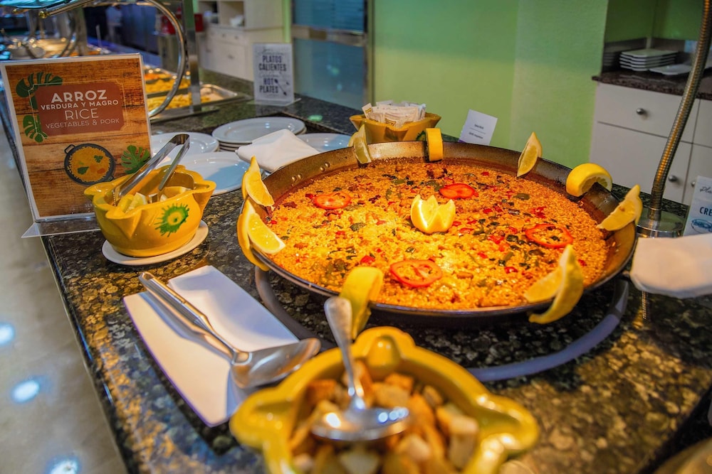 Hotel Servigroup Rialto — Restaurant & bars in Benidorm, Valencian Community