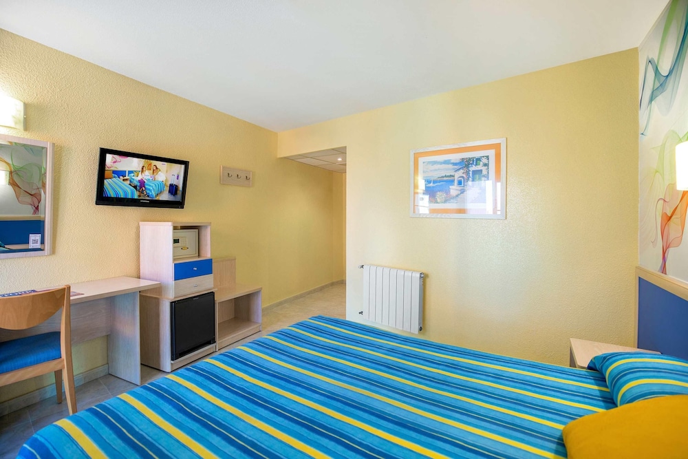 Hotel Servigroup Rialto — Hotel rooms in Benidorm, Valencian Community